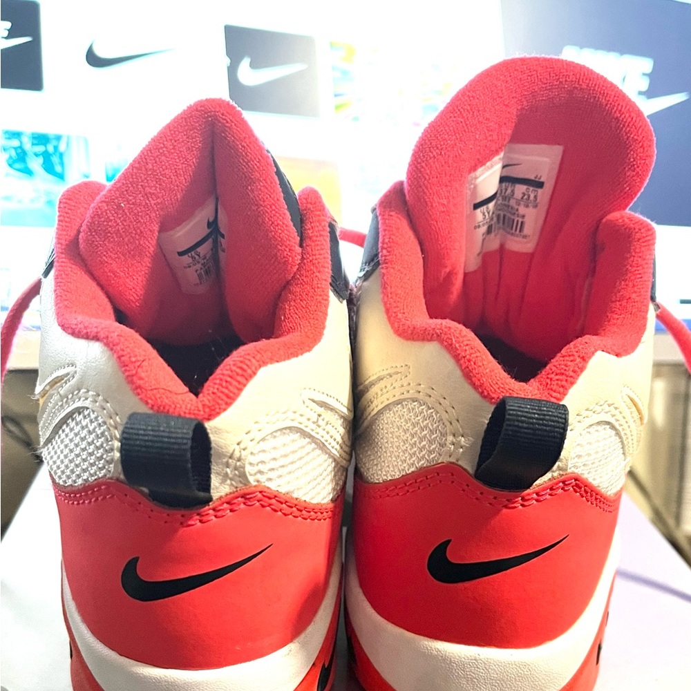 Boys Youth Size 5y Air Nike Sneakers
